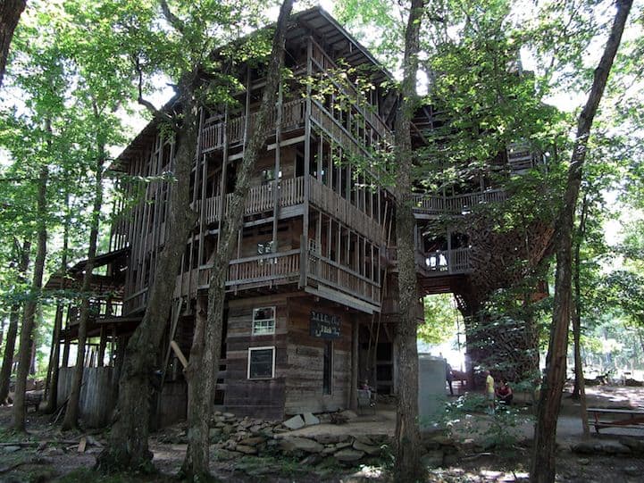 the-world-s-biggest-tree-house-fgideas